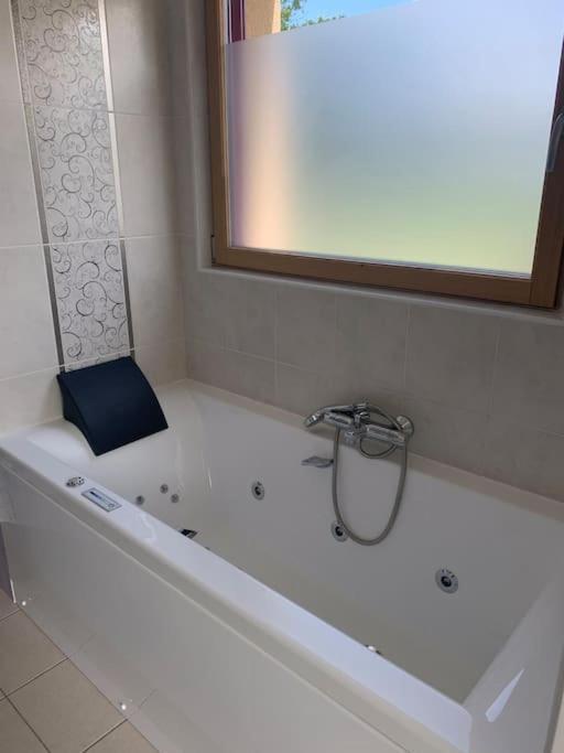 Gite De La Poupardiere, Maison De Campagne En Bordure De Riviere - 2 Nuits Minimum Villa Les Cresnays Kültér fotó